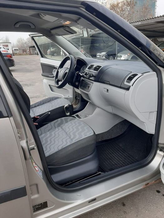 Продам Škoda Roomster 1.4 газ + бензин 2007 год