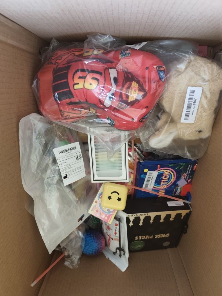 Duży karton zabawek Amazon box boks kl a i mała ilość b
