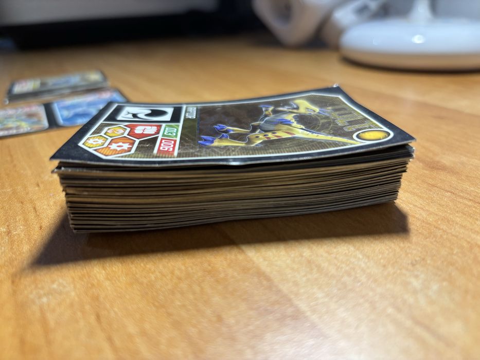 145 cartas Invizimals da caderneta Evolution