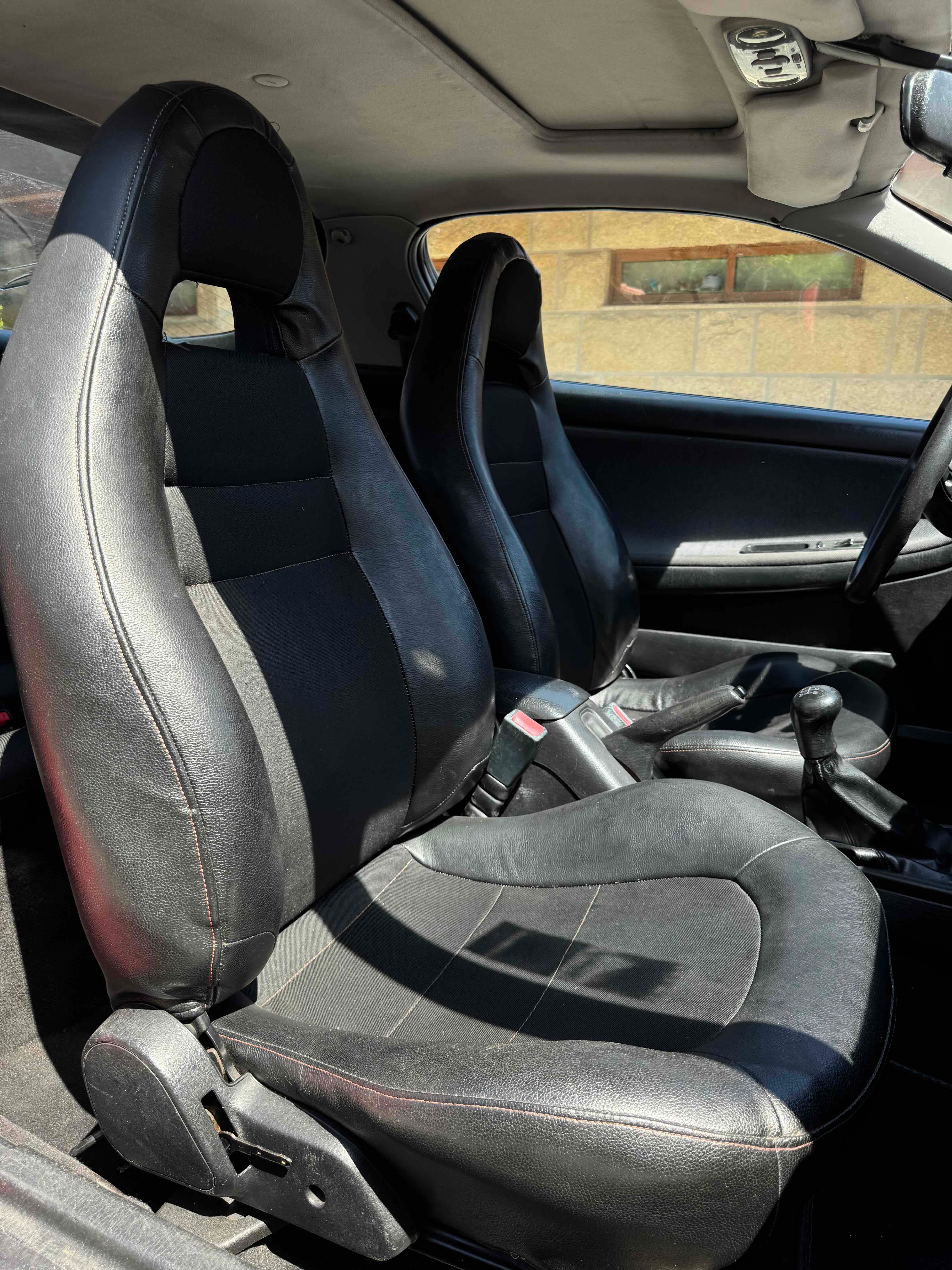 Mazda MX-3 - Bom Estado