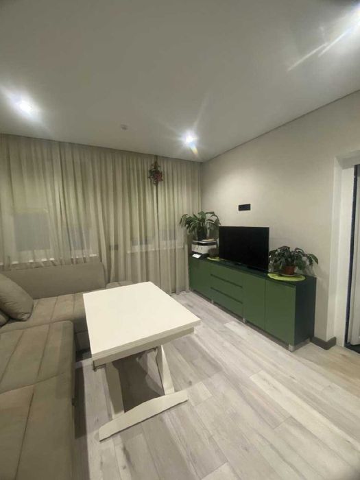 Продаж будинку з СОНЯЧНИМИ панелями та інвертором.