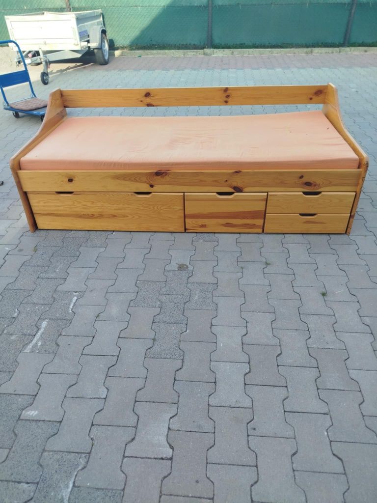 Sprzedam łóżko z szufladami 200x90