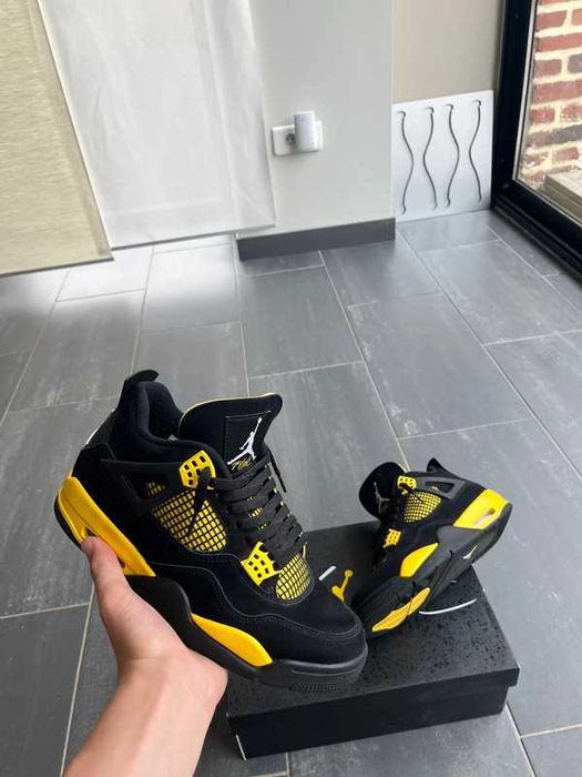 Buty-Trampk-Jordan 4 Retro Thunder  R.42