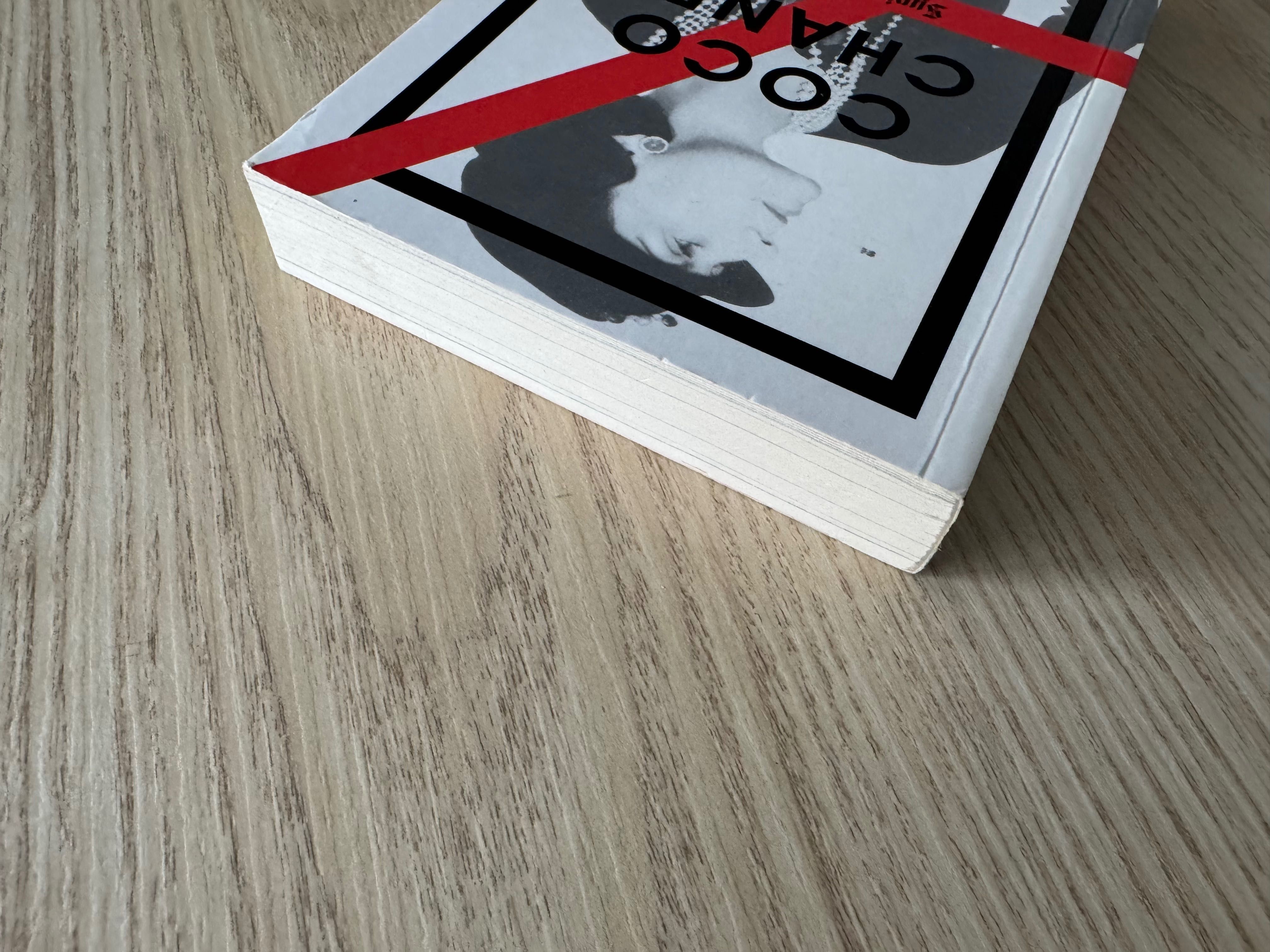 Coco Chanel. Sypiając z wrogiem - Hal Vaughan - Biografia