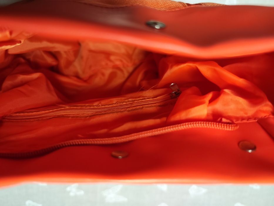 Bolsa cor de laranja de senhora