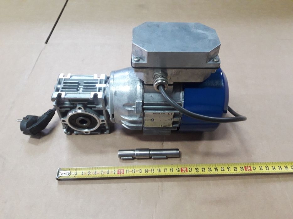 Motoreduktor jednofazowy 230v 45 obrotów  0.09kw