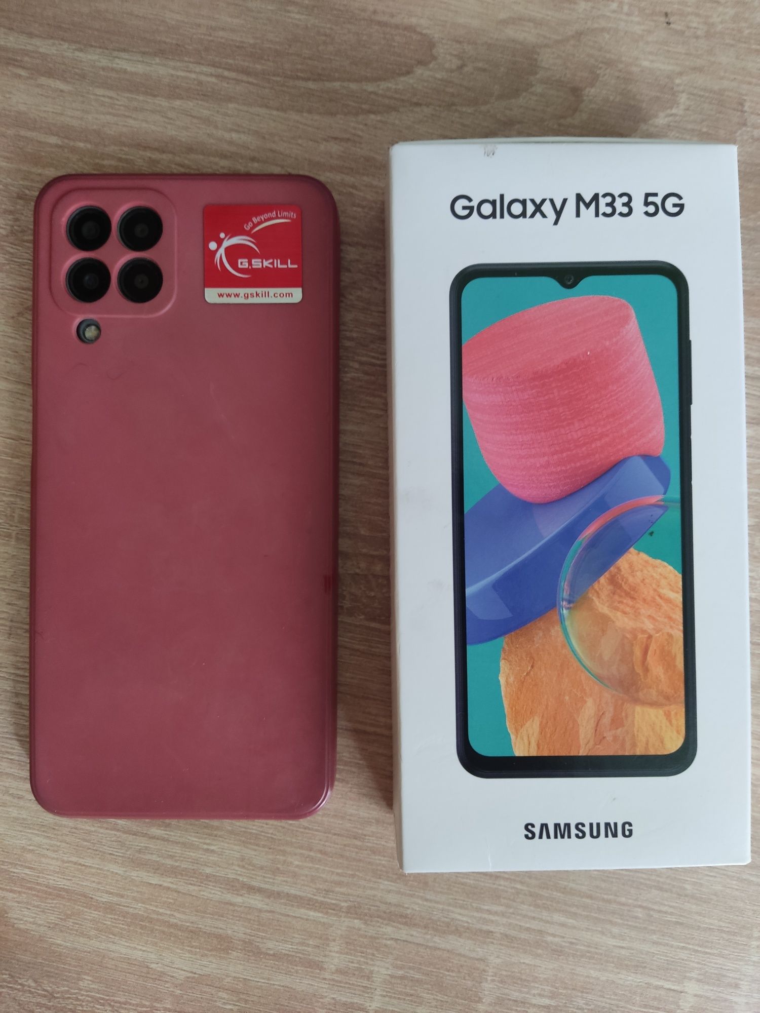Samsung Galaxy M33 5G в хорошому стані.