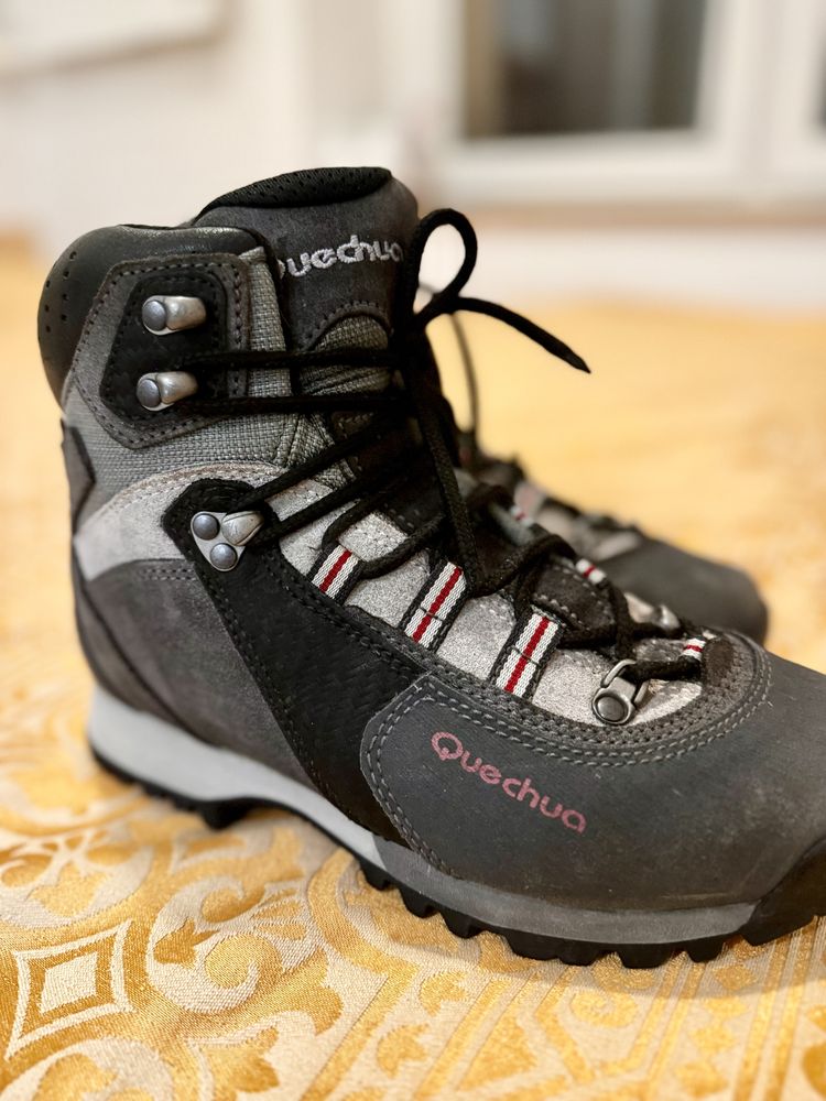 Buty trekkingowe Quechua Vibram, zaimpregnowane