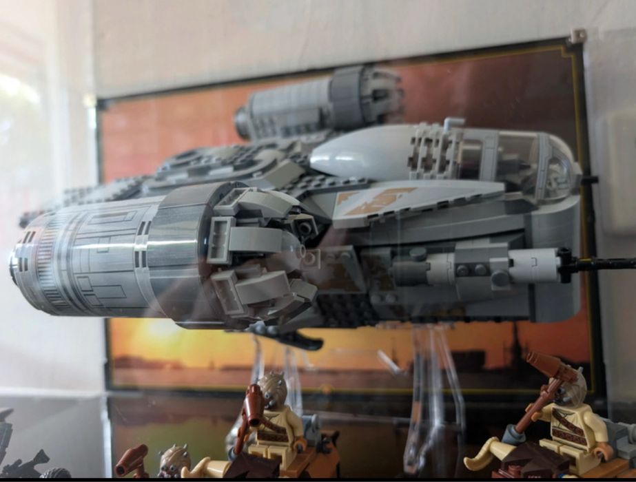 Lego 75292 Mandalorian the Razor Crest Star Wars com 75264