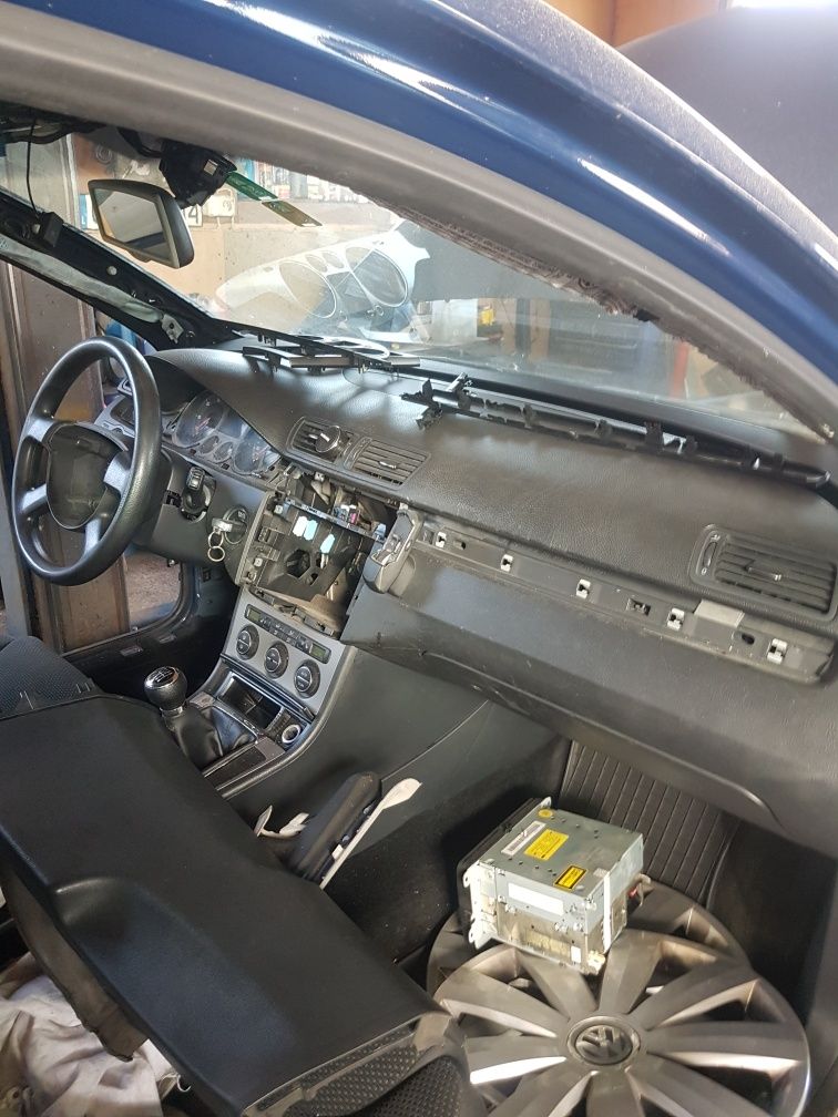Konsola,deska,kokpit b6 passat.