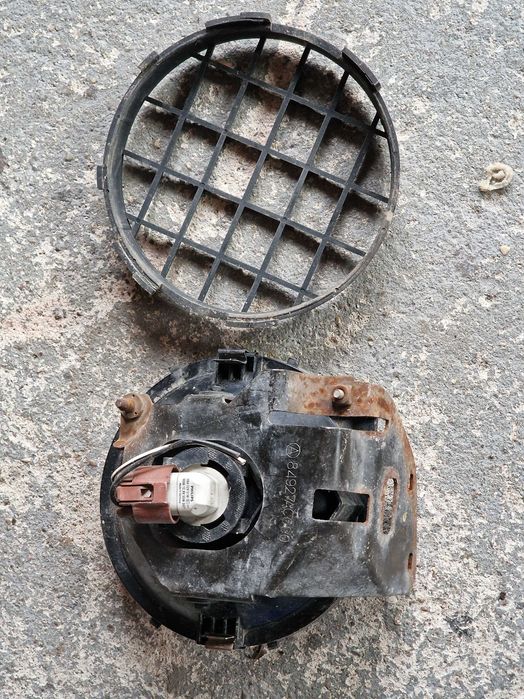 lampa przednia halogen Subaru Outback 1gen 1