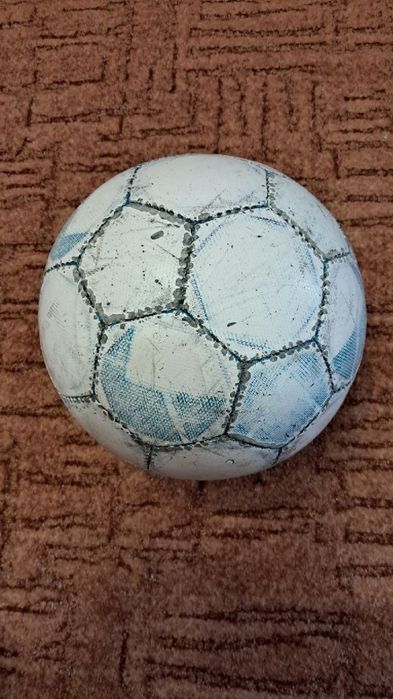 Продам мяч футбольный Select