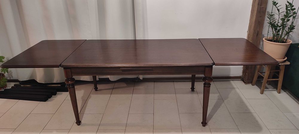 Sprzedam stół z 8 krzesłami – rozkładany, solidny zestaw jadalniany
