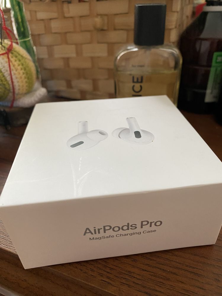 Airpods Pro 1 gen, оригинал, без царапин