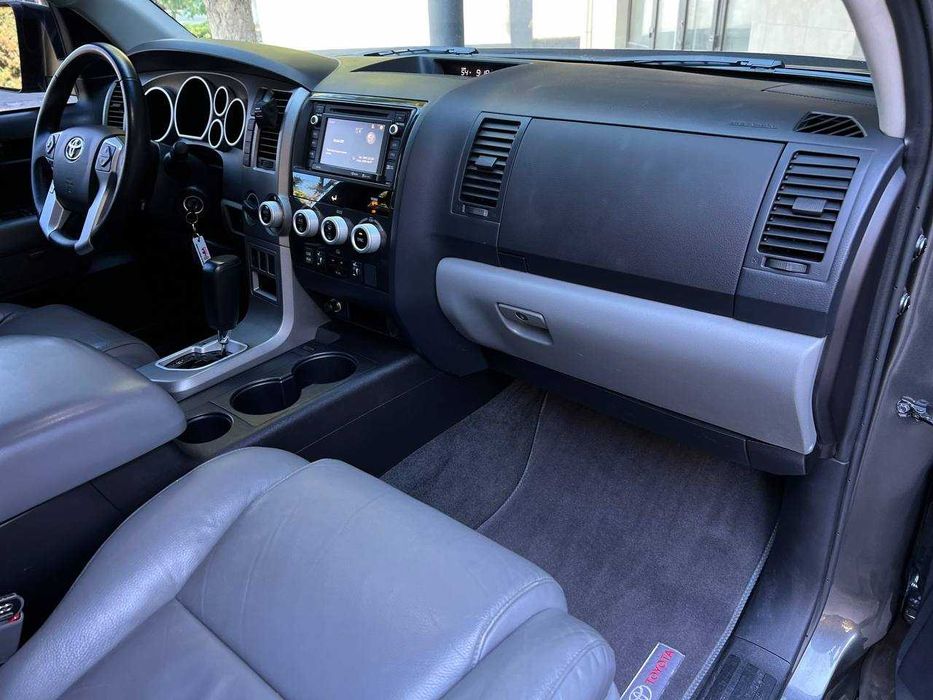Toyota Sequoia 2016