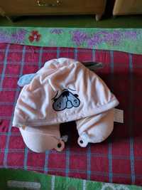 Подушка с капюшоном "Бульдог" для путешествий