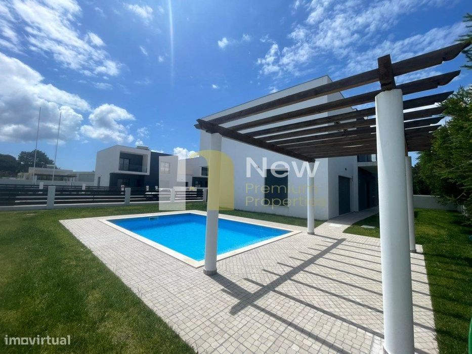 Moradia T4 Nova com Piscina - Lagoa de Albufeira.
