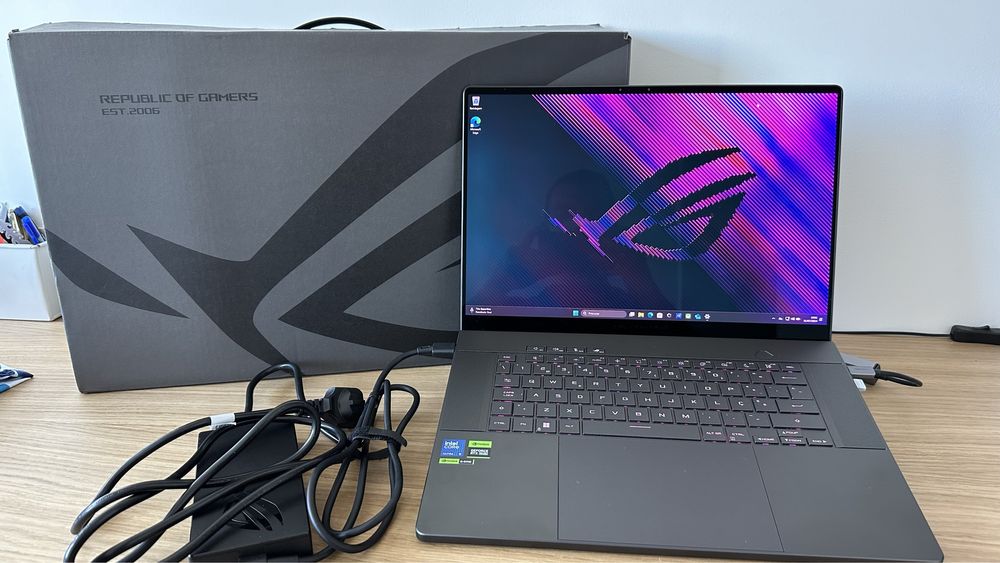 Portátil gaming ASUS ROG G16 2024 | 32Gb DDR5 | RTX 4090 | 2.5K 240Hz