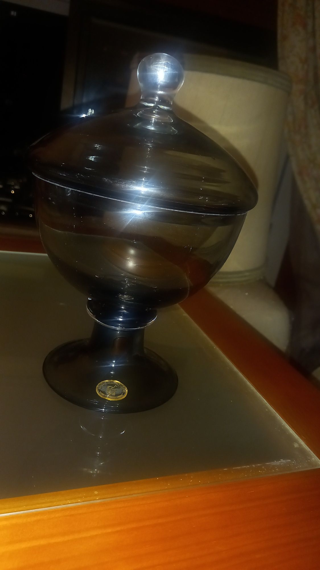 Duas bomboneiras,uma de Cristal D'Arque,25 cm,e outra depósito da Mari
