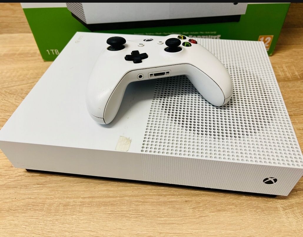 Konsola Xbox Series S 500GB + pad.