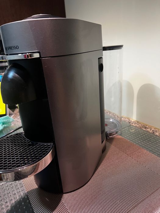 Máquina de café Nespresso VertuoPlus Deluxe