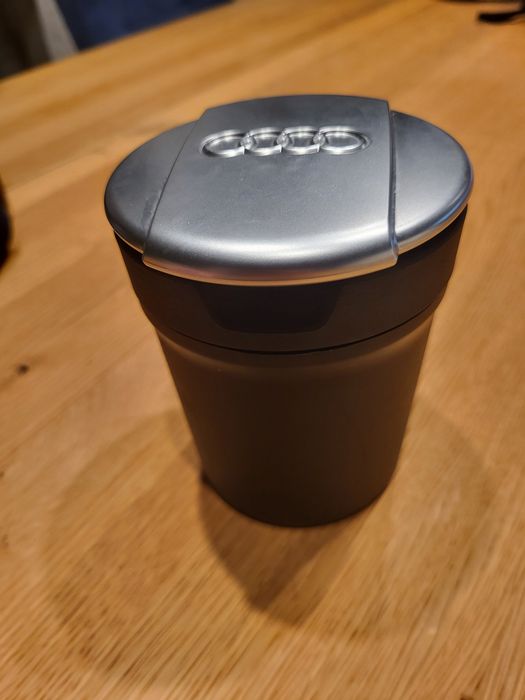 Popielniczka i zapalniczka Audi OEM