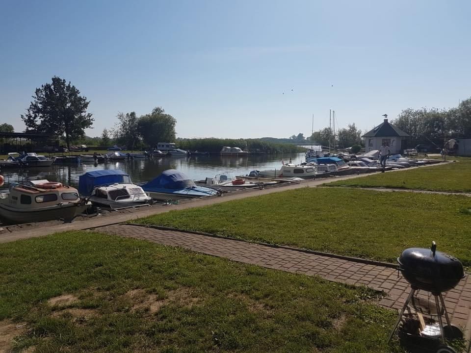 Domek nad wodą na prywatnej przystani
