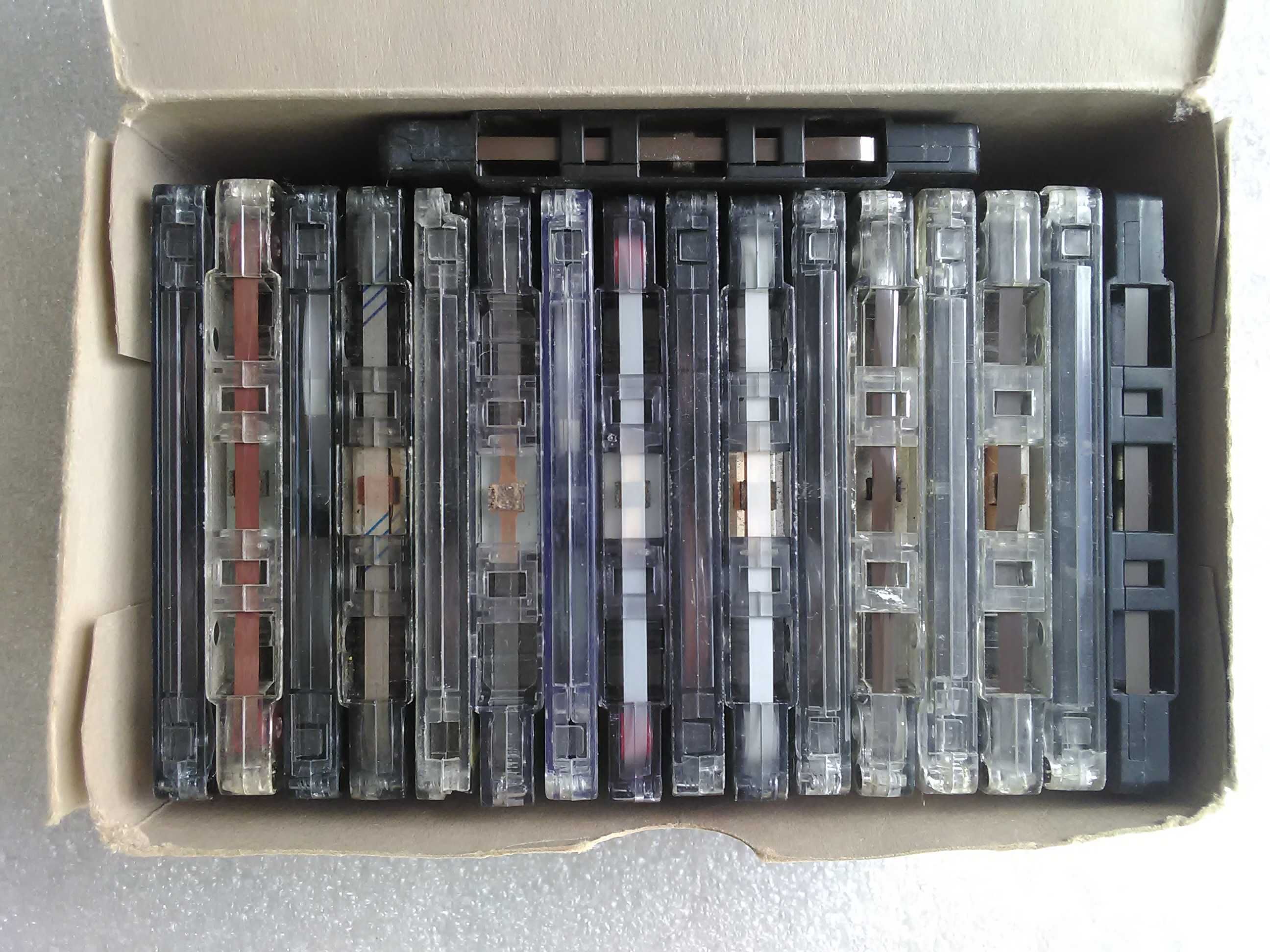 Аудио кассеты студийные в основном русские исполнители,сборники18 штук
