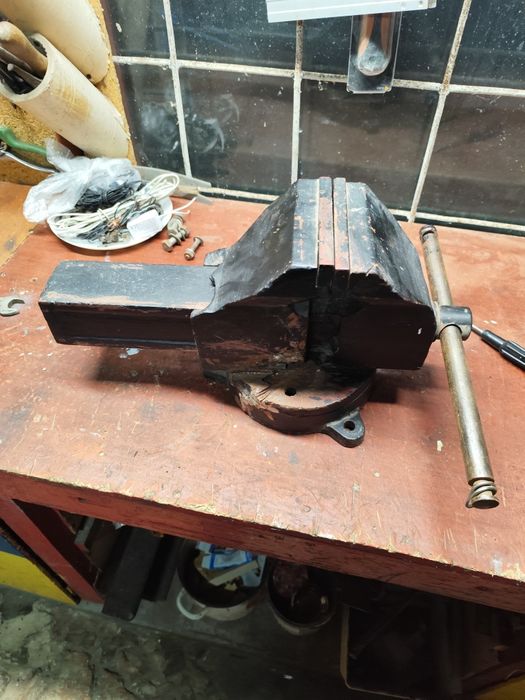 Продам тиски під ремонт