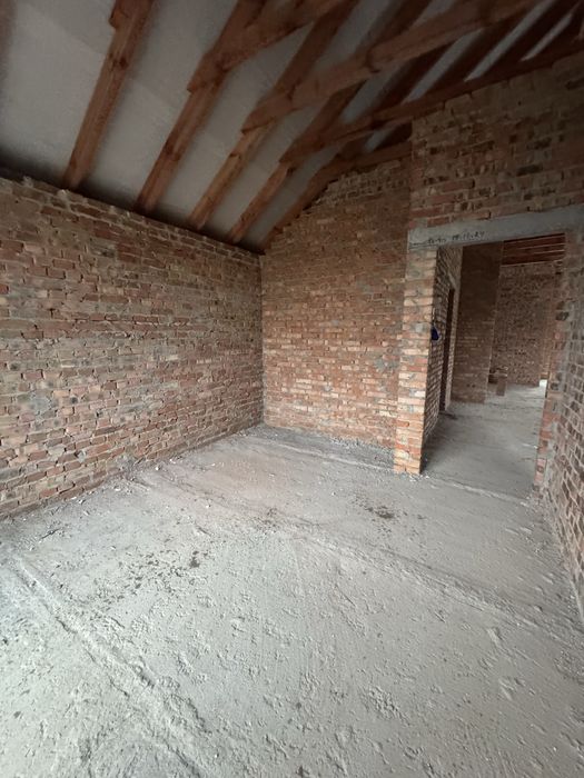 Продаж окремостоячого будинку, котеджу