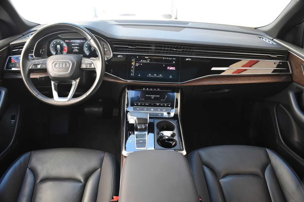Audi Q8      2021