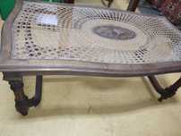 Mesa de madeira e vidro