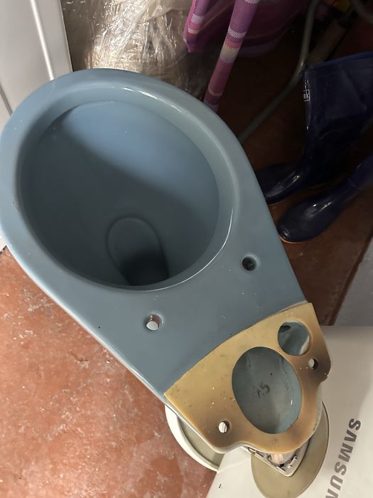 Продас унитаз старого образца