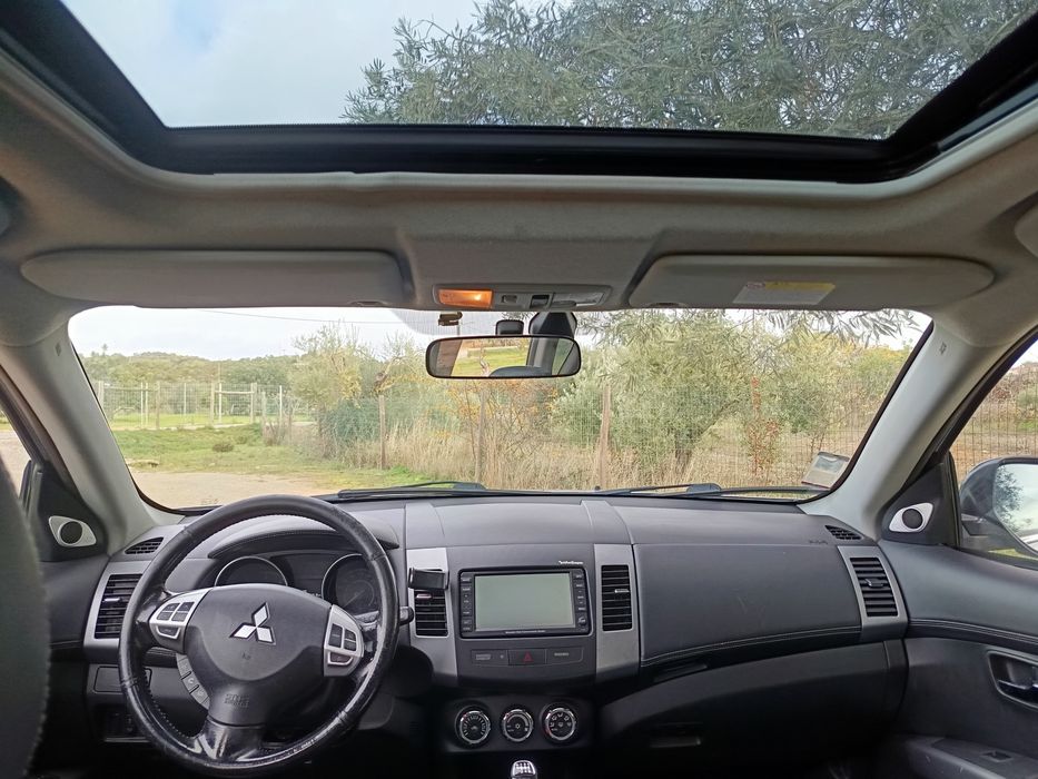 Mitsubishi Outlander - 7 Lugares