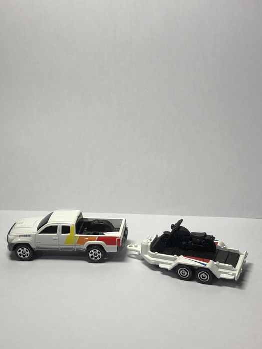 Модель Matchbox Toyota Tacoma и прицеп