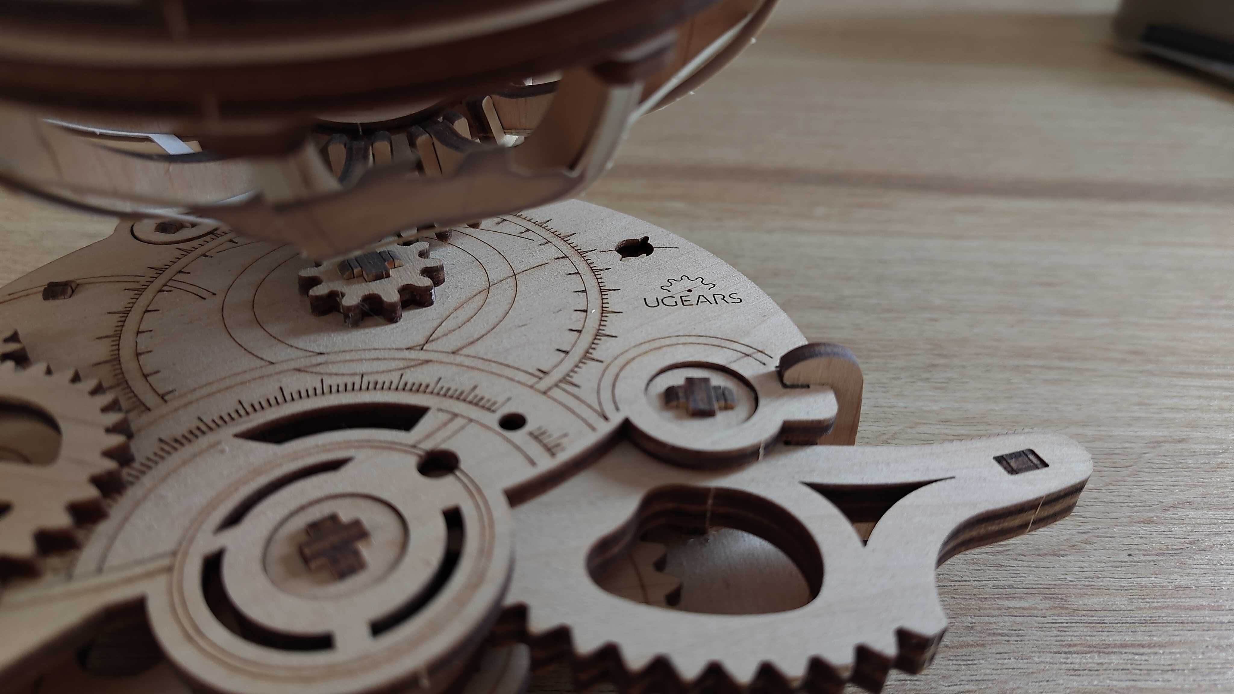 ugears, Globus – model mechaniczny – puzzle 3D złożone