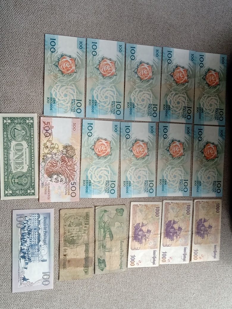 16 notas de escudos e uma de 1 Dolar