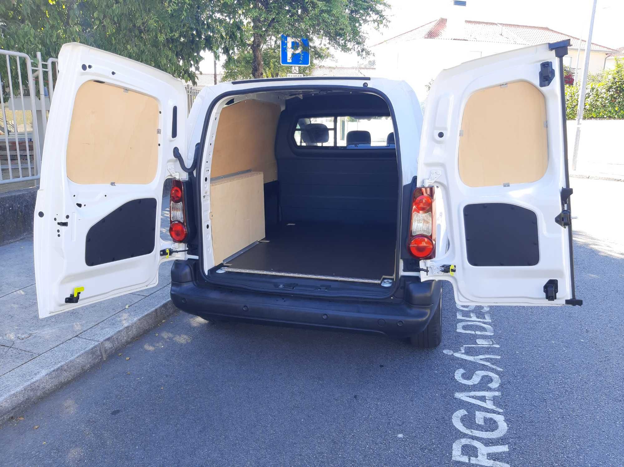 Peugeot Partner 1.6 BlueHDI 2017 GPS Edition 3 Lugares