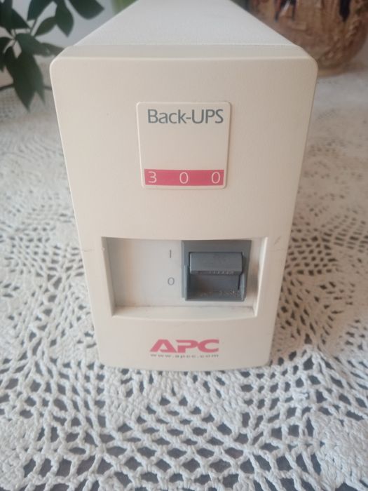 Zasilacz awaryjny APC Back-UPS 300