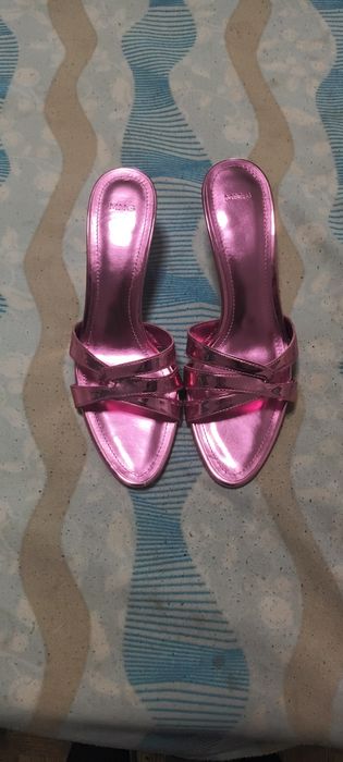 Vendo sandálias de salto alto novas da marca Mango