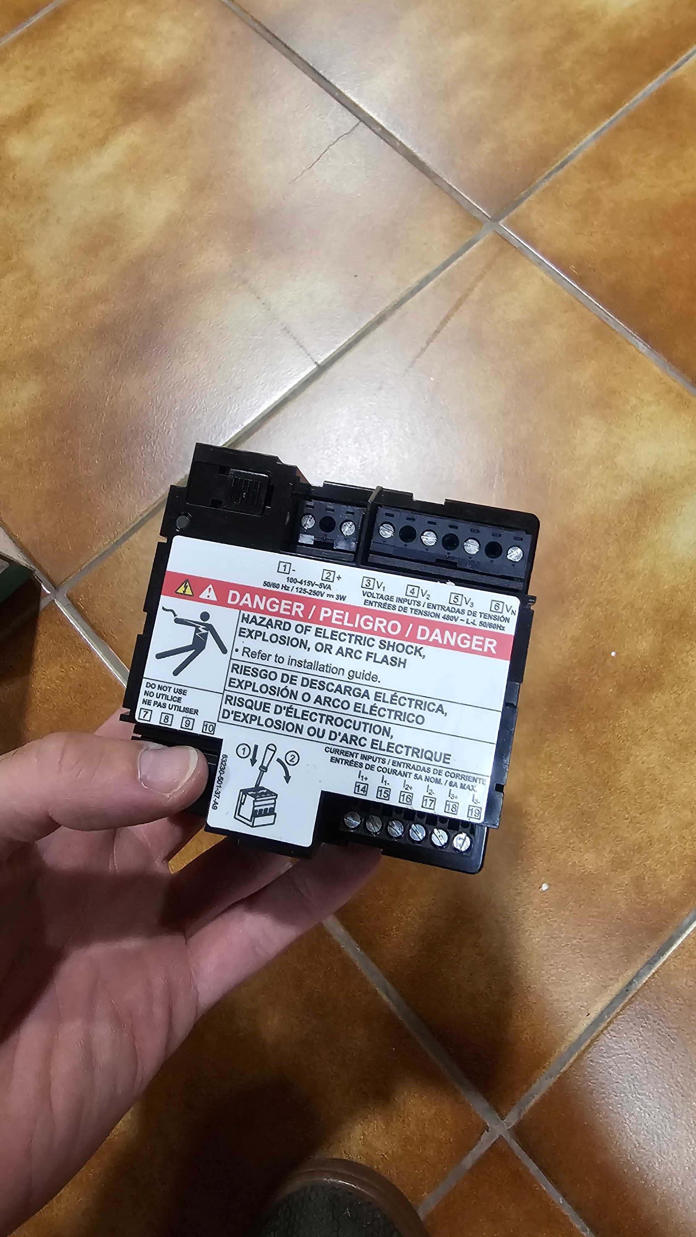 Central de Medida de Energia Schneider PM200MG com ecrã