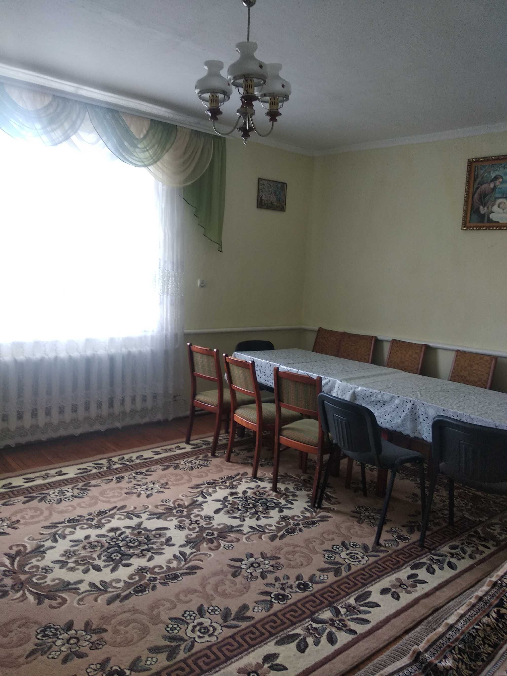 Будинок із земельною ділянкою дзвонить