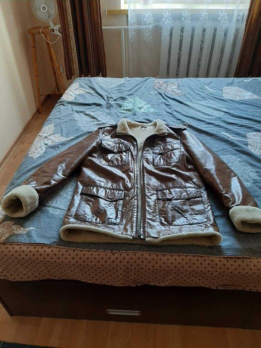 Чоловіча натуральна шкіряна зимова куртка.