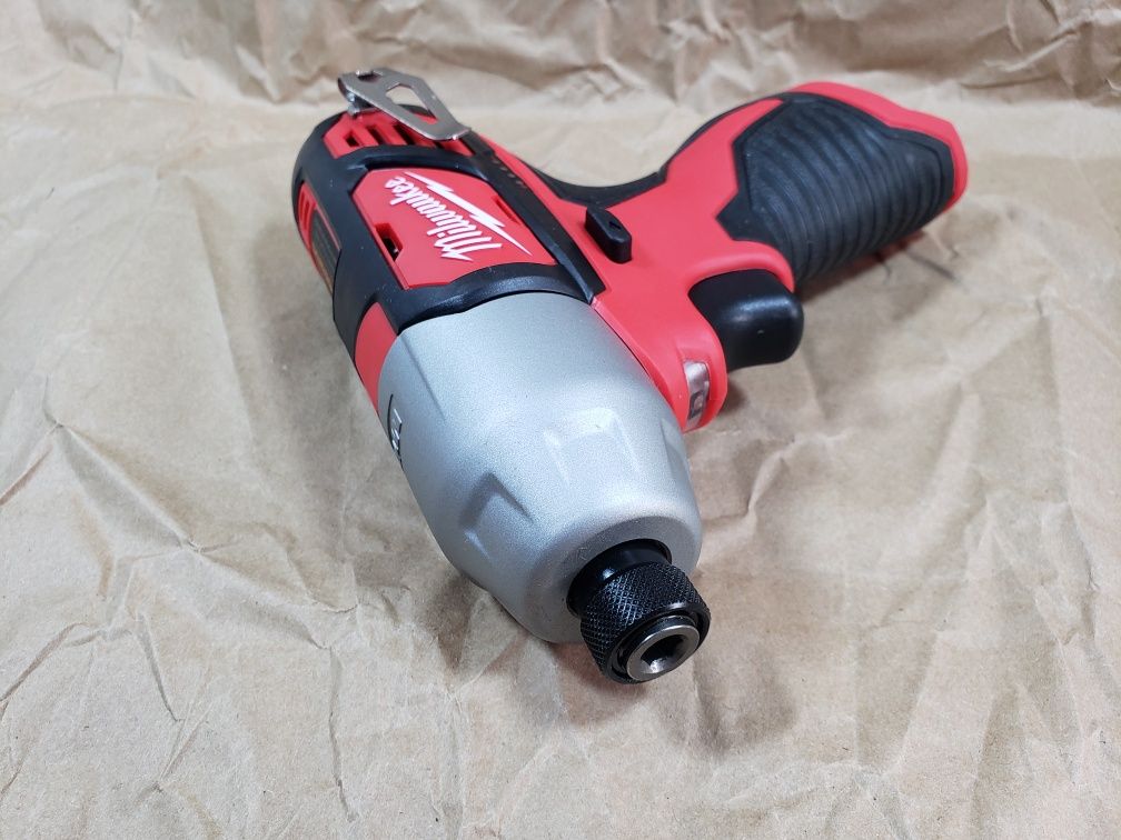 Milwaukee M12 2462-20 Імпульсний шуруповерт імпакт