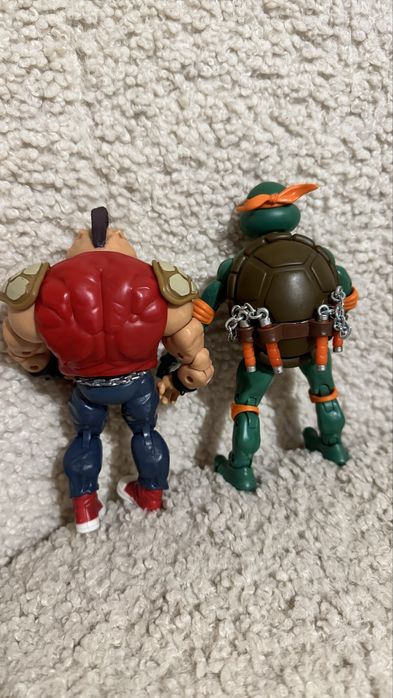 Набір фігурок TMNT Мікеланджело проти Бібопа