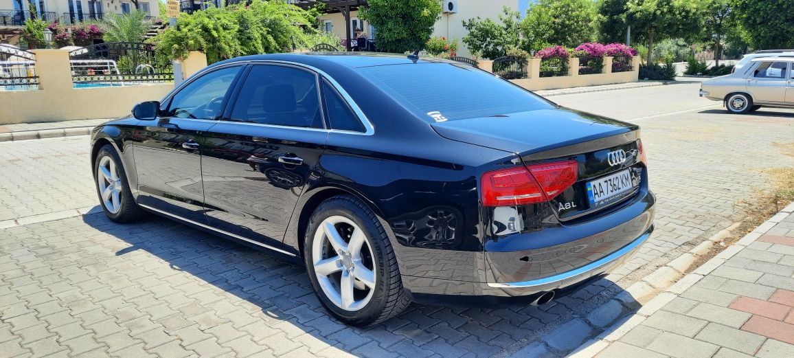 Audi A8Long 4H 4.2 FSI 425hp Audi Exclusive 4х местная.