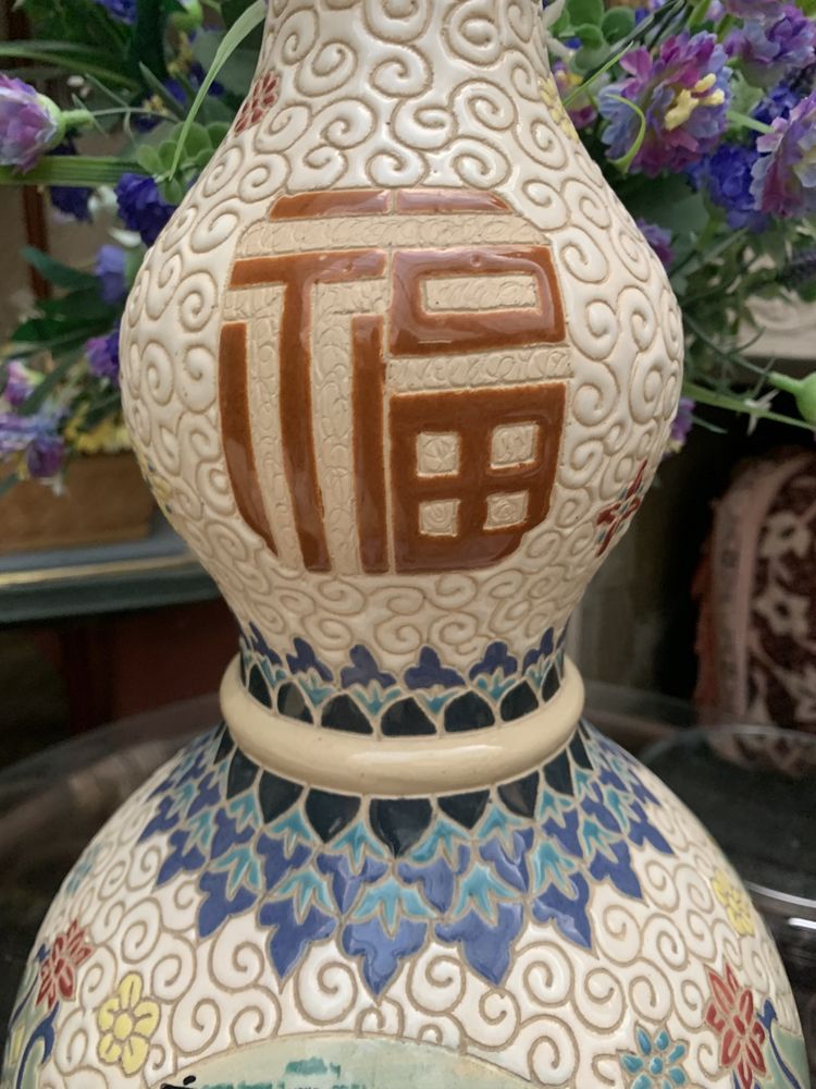 Редкая китайская ваза оригинальной формы
