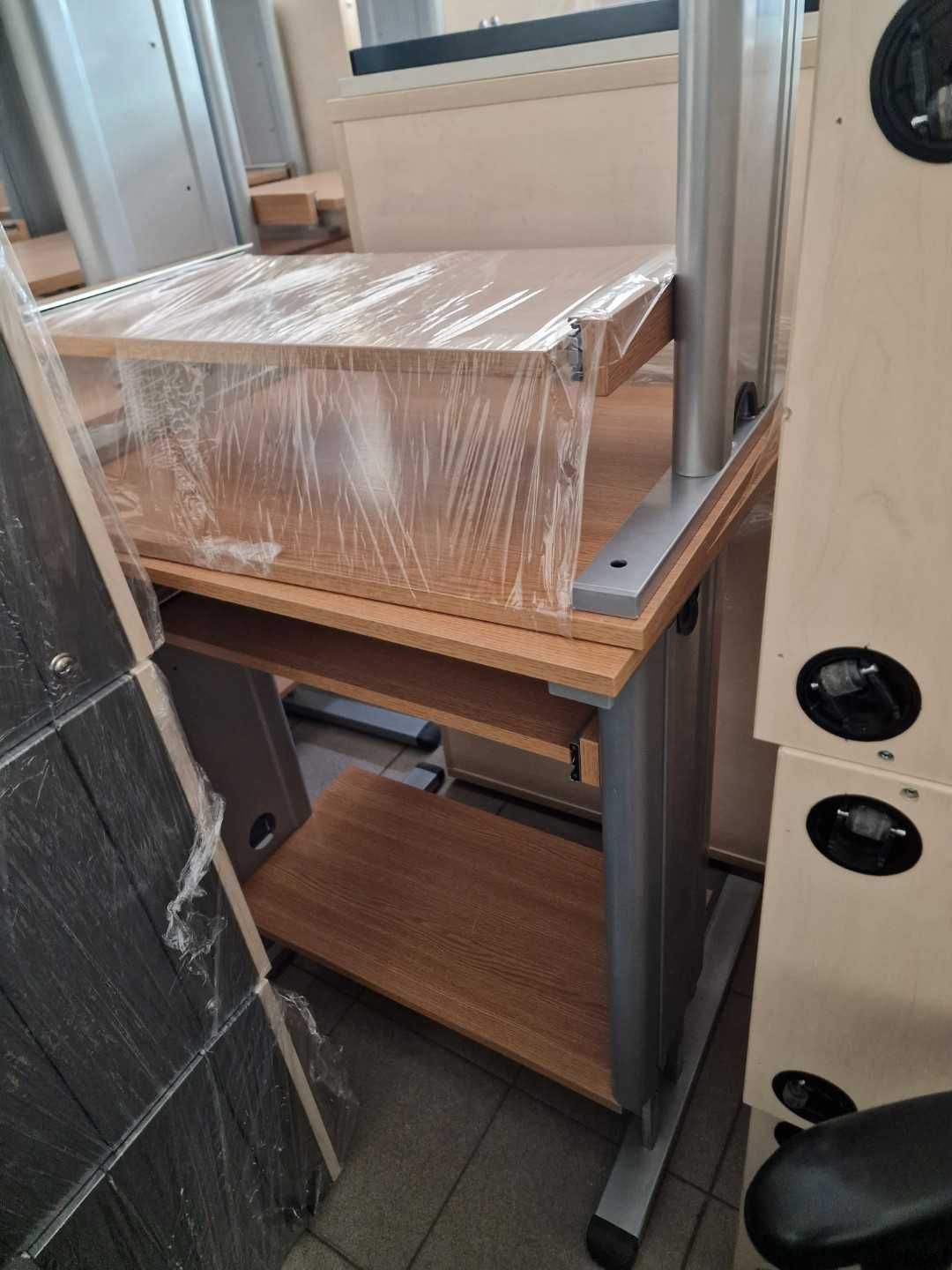 OKAZJA! Stolik pod komputer z wysuwaną  półką na klawiaturę