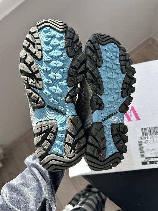 Нові кросівки для походів в гори/альпінізму/бігу