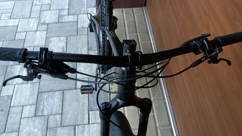 Trek Roscoe 7 2024, rozmiar M/L. Hamulce Deore XT